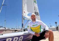 Em busca de sua primeira medalha olímpica, velejador Bruno Fontes chega à sede da vela nos Jogos Olímpicos de Paris 2024